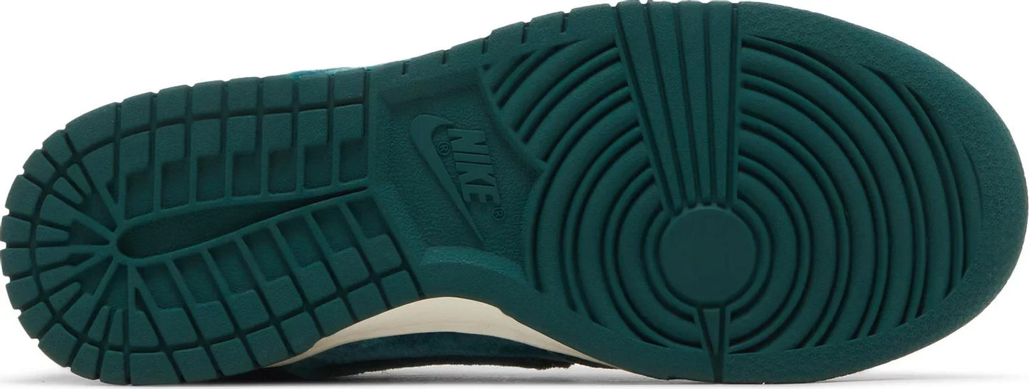 Nike Womens Dunk Low Sneakers - 'Green Velvet'