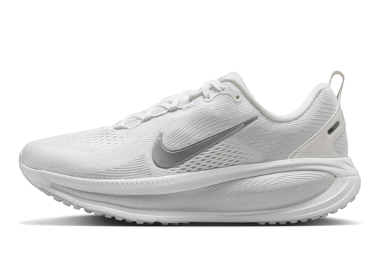 Vomero 18 Women's :White | Metallic Silver Photon Dust