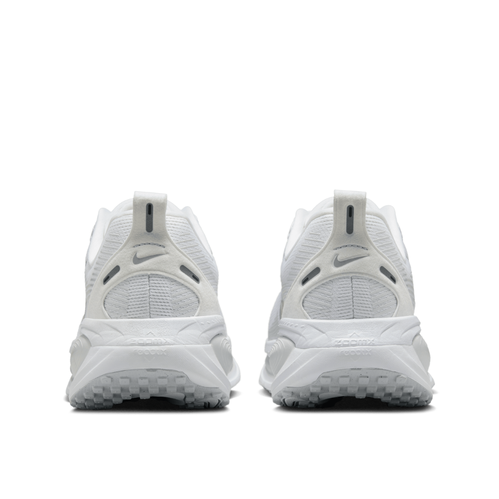 Vomero 18 Women's :White | Metallic Silver Photon Dust