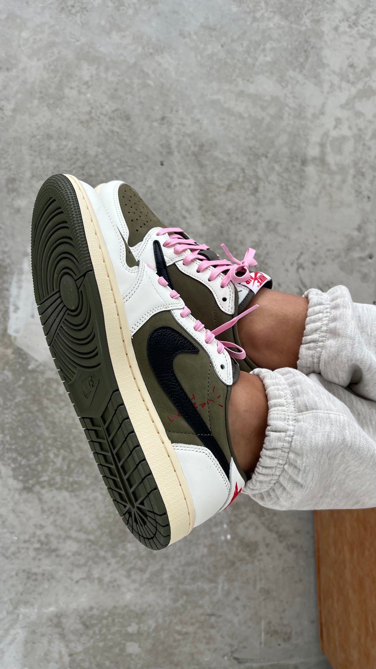 Nike Mens Travis Scott x Air Jordan 1 Retro Low OG SP Sneakers - 'Reverse Olive / Medium Olive'