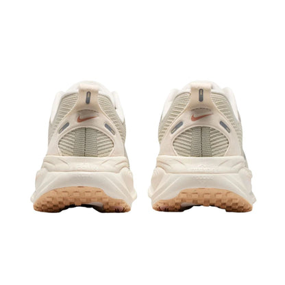 Vomero 18 Women's :Light Bone | Metallic Silver