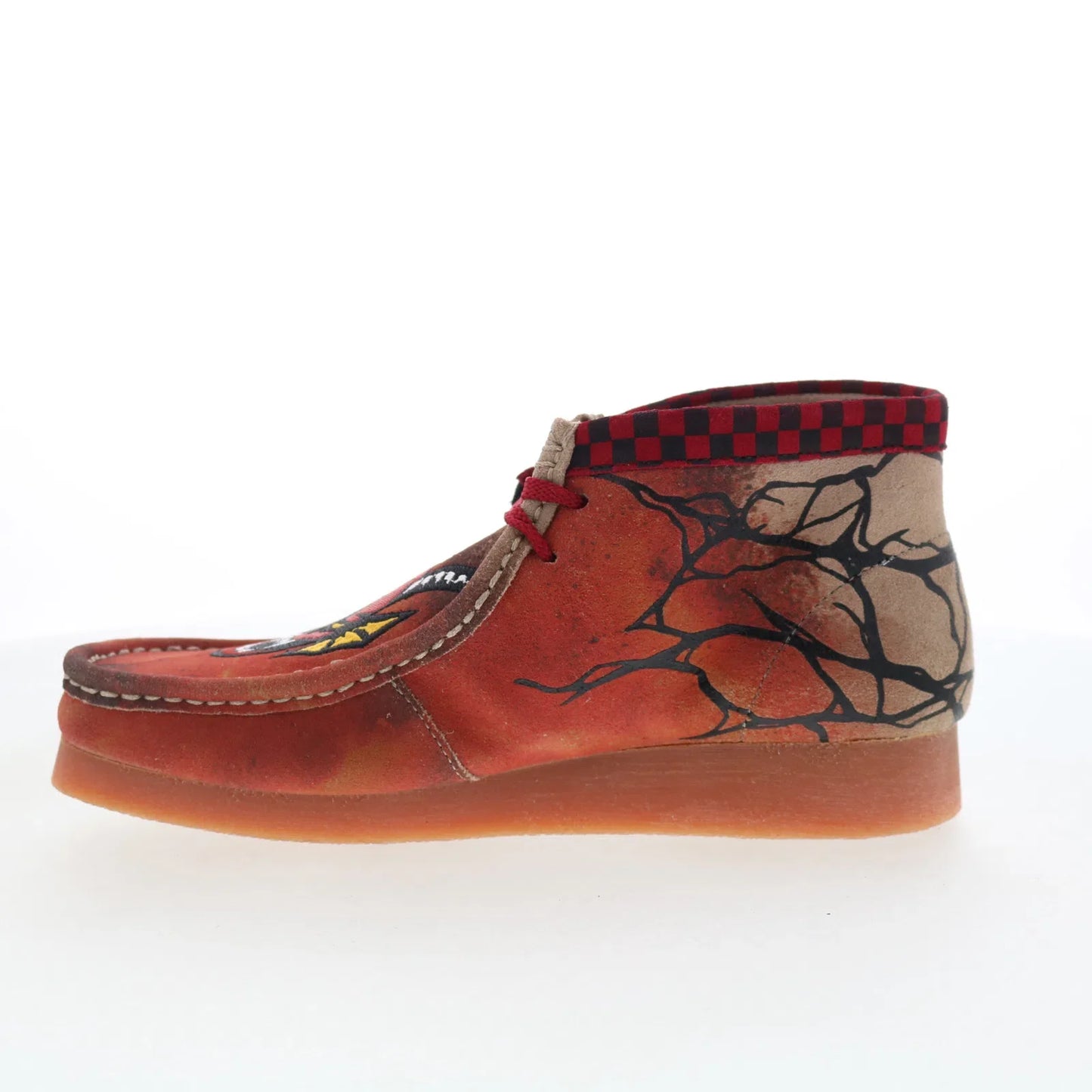 Clarks Wallabee Evo Stranger Things 26181027 Mens Red Chukkas Boots